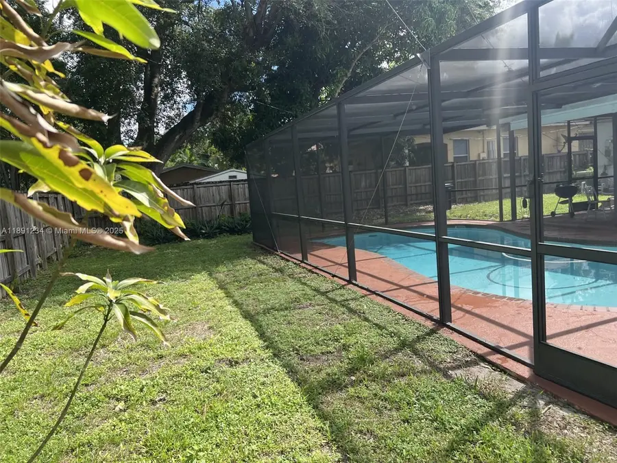 61 Truxton Dr, Miami Springs, FL 33166 - Image #3