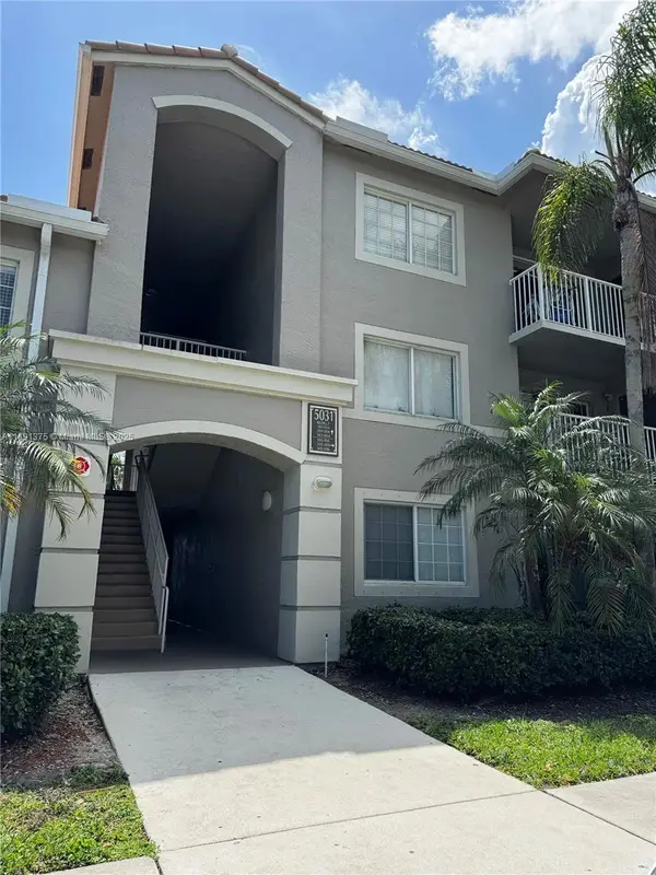 5031 Wiles Rd #202, Coconut Creek, FL 33073