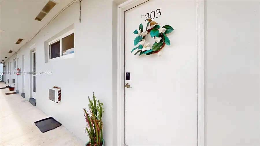 13105 Ixora Ct #303, North Miami, FL 33181 - Image #2