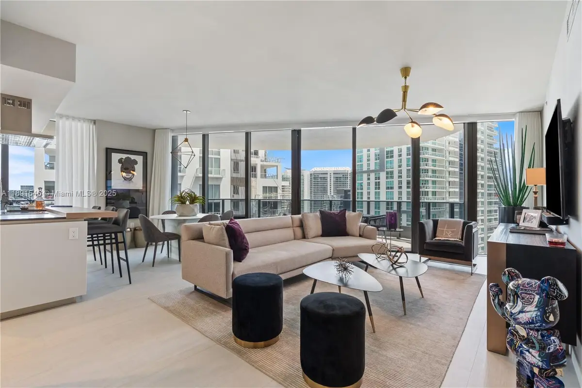 1000 Brickell Plz #3401, Miami, FL 33131 - Image #1