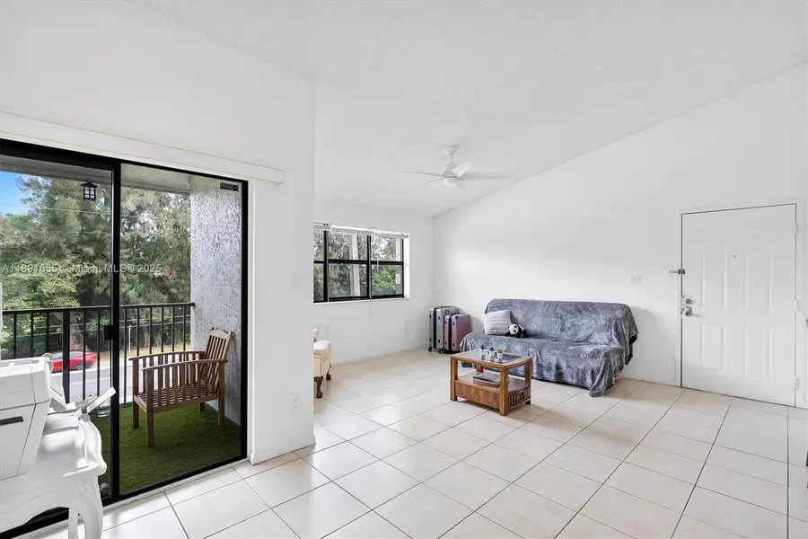 610 S Park Rd #35-1, Hollywood, FL 33021 - Image #2