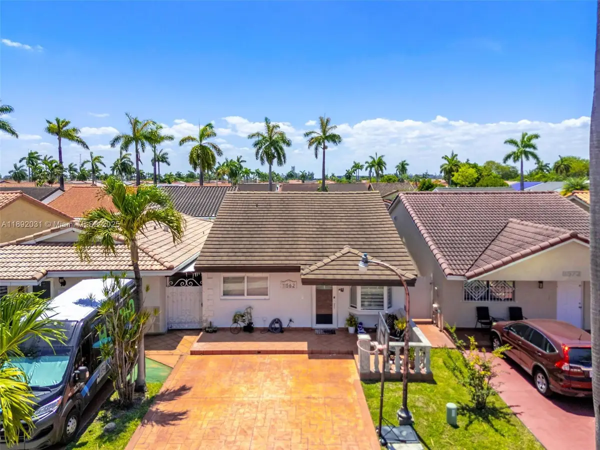 11562 NW 87th Pl, Hialeah Gardens, FL 33018 - Image #1