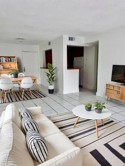 9678 Fontainebleau Blvd #111, Miami, FL 33172 - Image #3