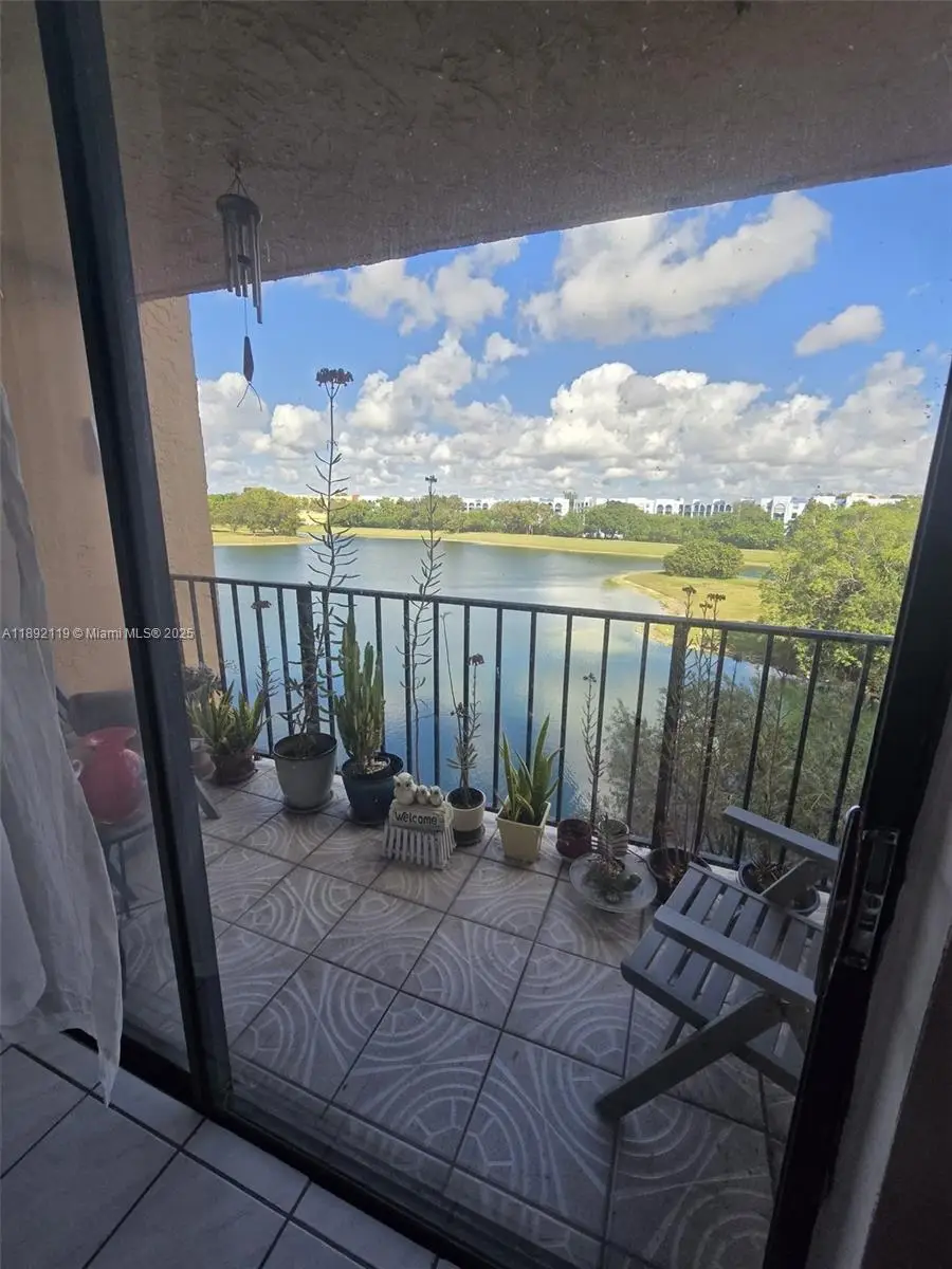 9688 Fontainebleau Blvd #409, Miami, FL 33172 - Image #2