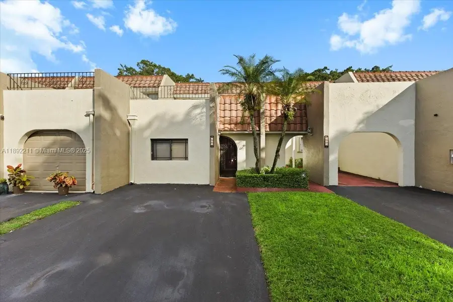 281 Jacaranda Dr #13, Plantation, FL 33324 - Image #2