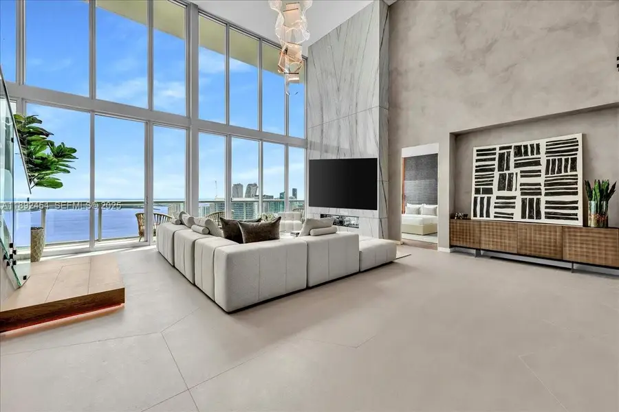 888 Biscayne Blvd #PH 5704, Miami, FL 33132 - Image #2