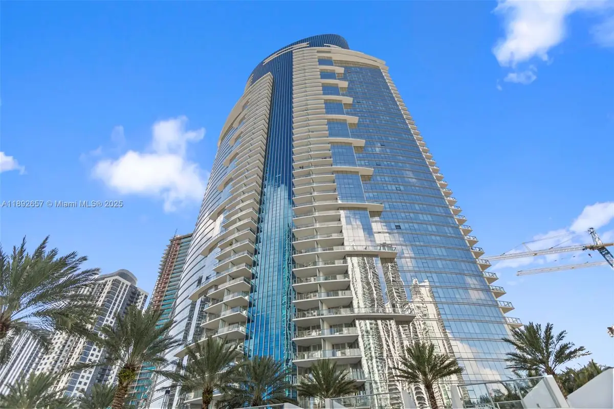851 NE 1st Ave #3707, Miami, FL 33132 - Image #1