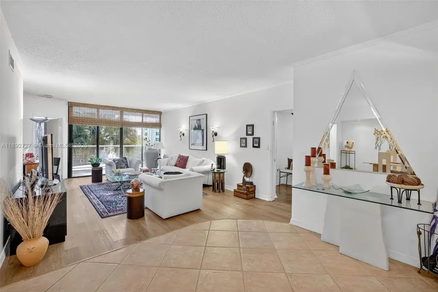 20281 E Country Club Dr #210, Aventura, FL 33180 - Image #3