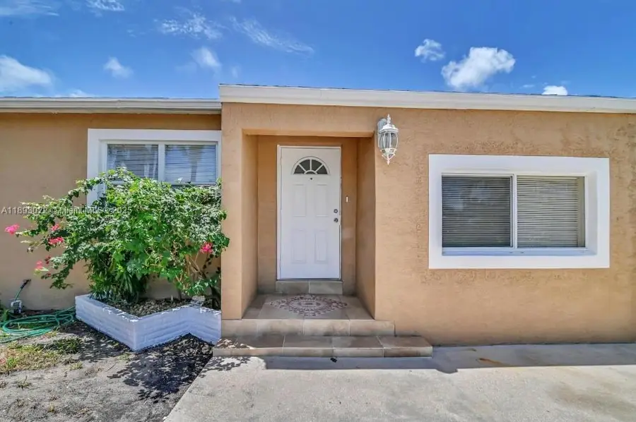 822 Avenida Hermosa, West Palm Beach, FL 33405 - Image #2