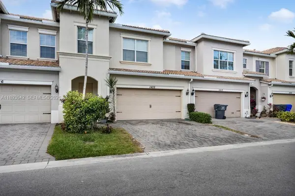 1422 Silk Oak Dr, Hollywood, FL 33021