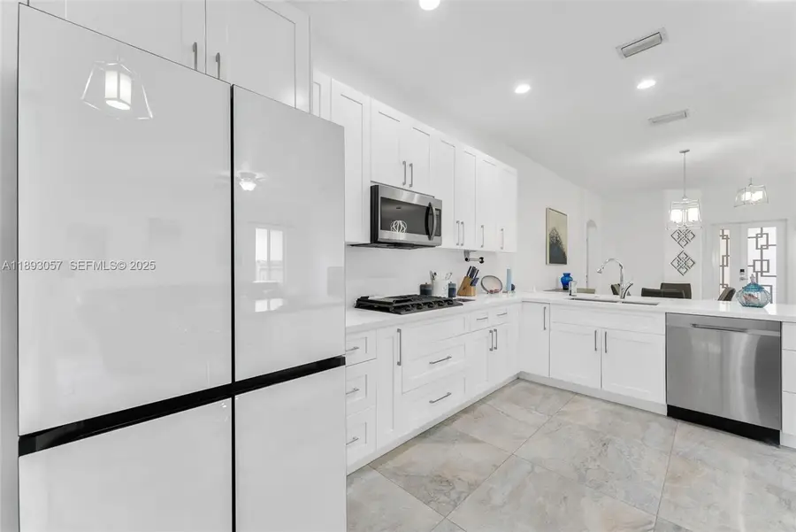 382 NE 19th Ave, Homestead, FL 33033 - Image #2