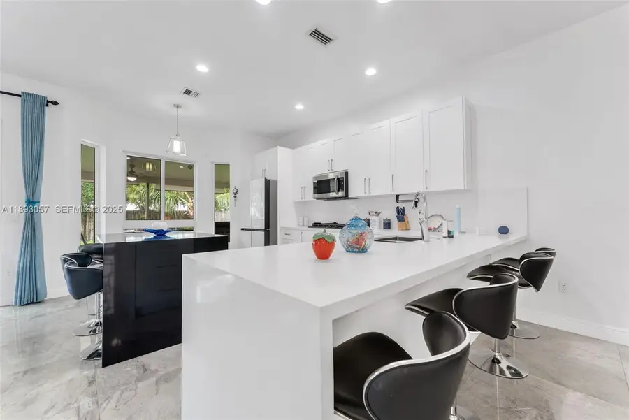 382 NE 19th Ave, Homestead, FL 33033 - Image #3