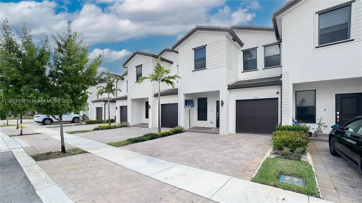 204 SW 159th Pl, Pembroke Pines, FL 33027 - Image #1