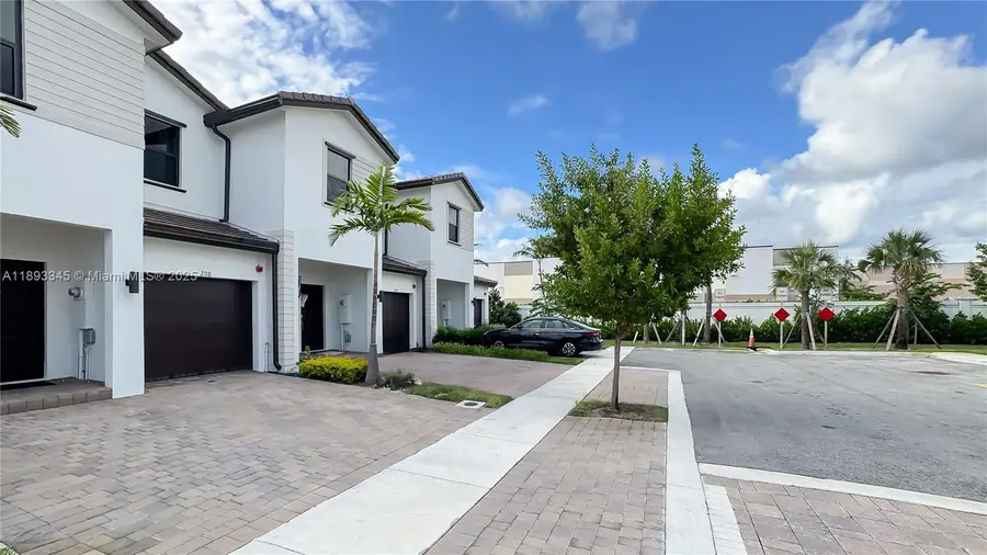 204 SW 159th Pl, Pembroke Pines, FL 33027 - Image #2