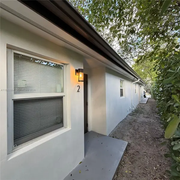 219 NW 7th Ct, Hallandale Beach, FL 33009