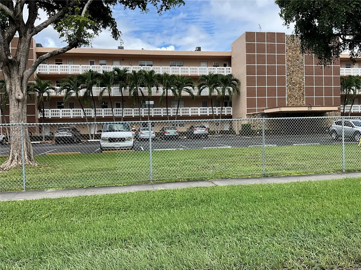 201 SE 11th Ter #302, Dania Beach, FL 33004 - Image #1