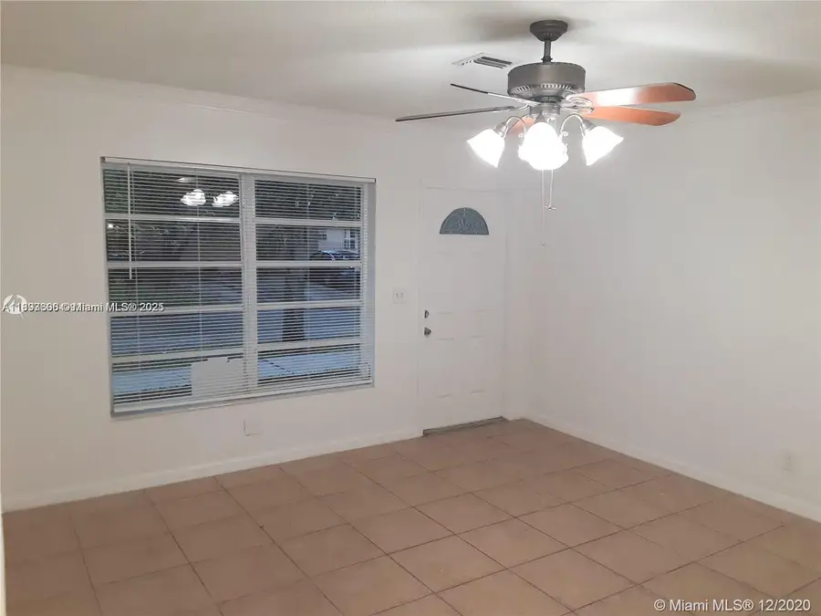 412 SW 10 St, Hallandale Beach, FL 33009 - #3