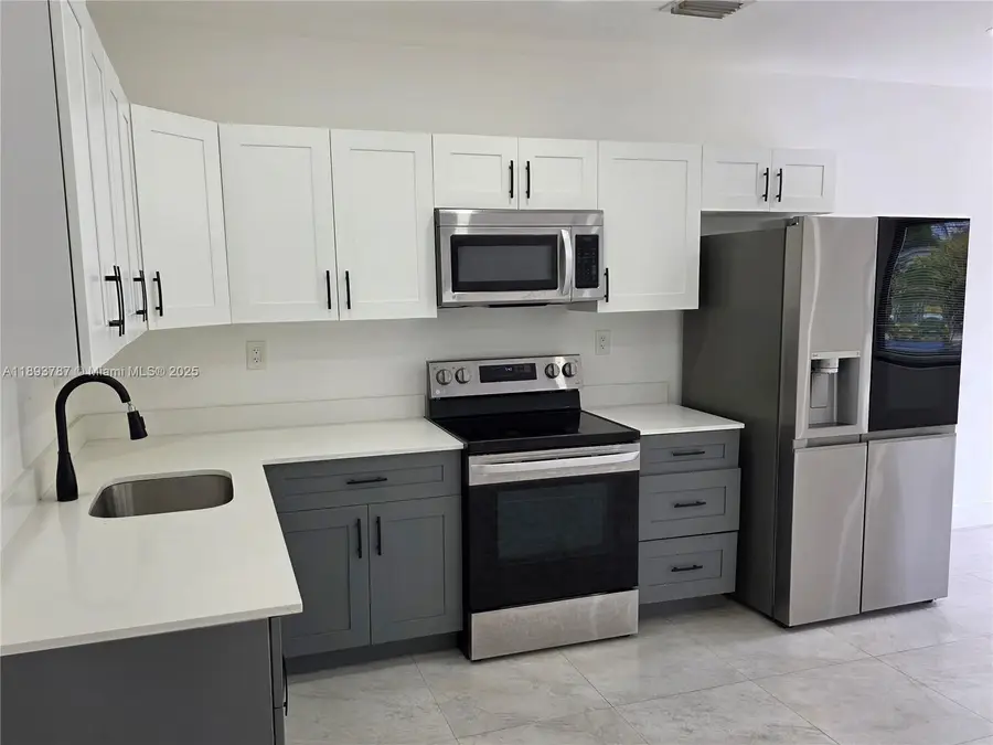 1102 NW 103rd Street, Miami, FL 33150 - Image #3