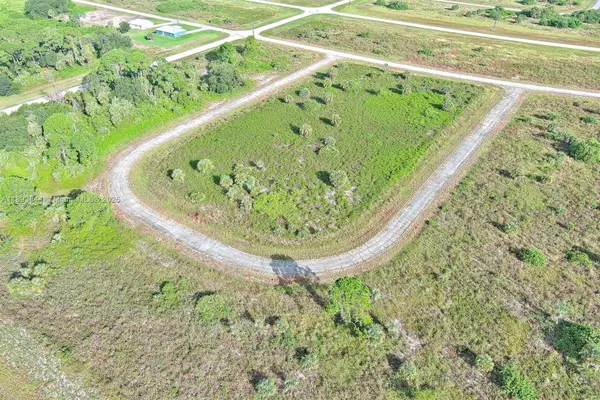 121 Ardmore Cir, Other, FL 33935