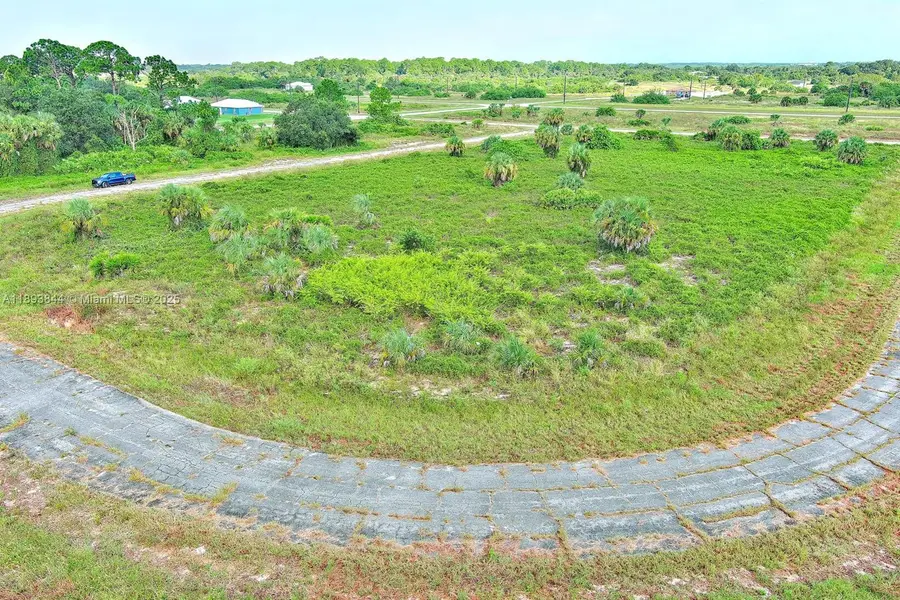 121 Ardmore Cir, Labelle, FL 33935 - Image #3