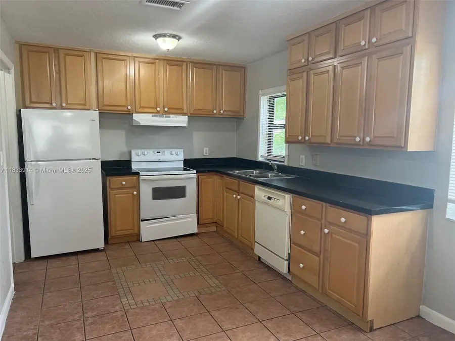 6359 SW 1st St, Margate, FL 33068 - Image #2