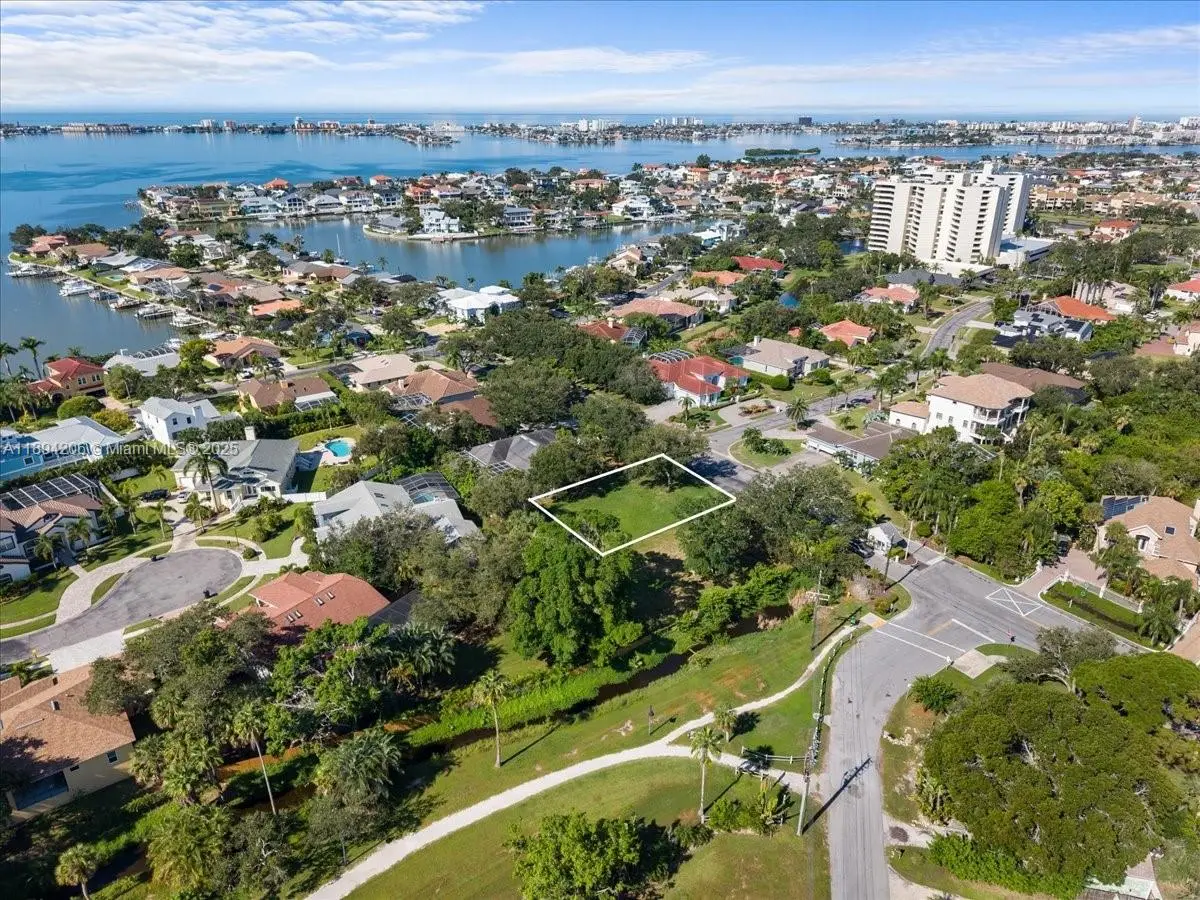 2207 54th St S, Saint Petersburg, FL 33707 - Image #1