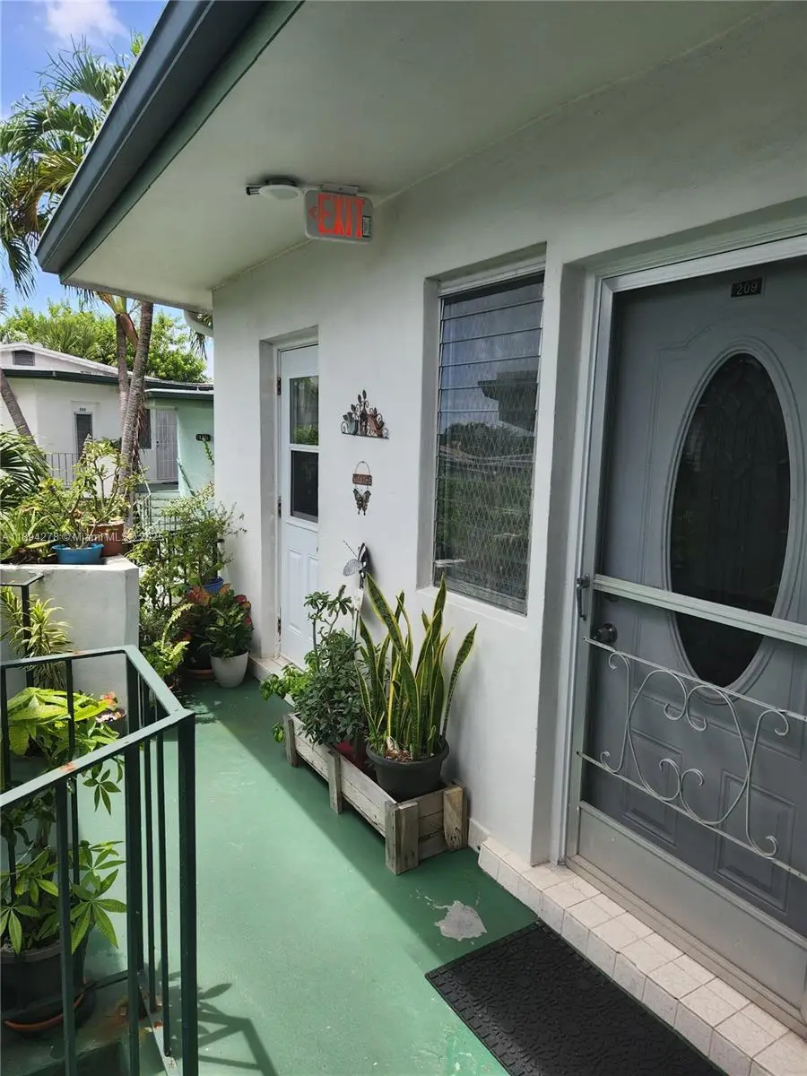 18710 NE 18th Ave #209, Miami, FL 33179 - Image #1