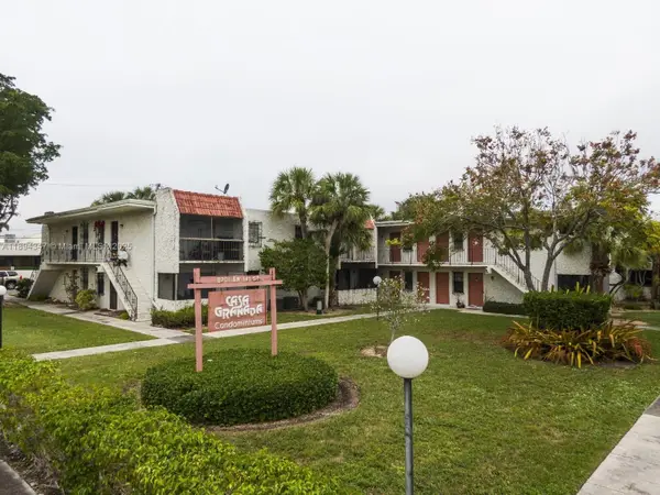 8701 SW 141st St #L5, Palmetto Bay, FL 33176