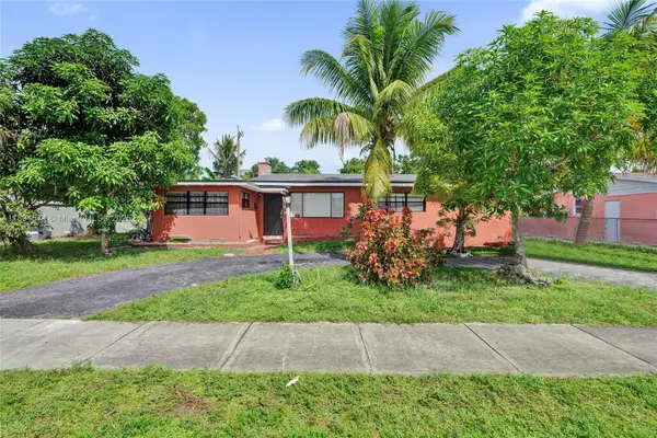 685 NE 180th St, Miami, FL 33162