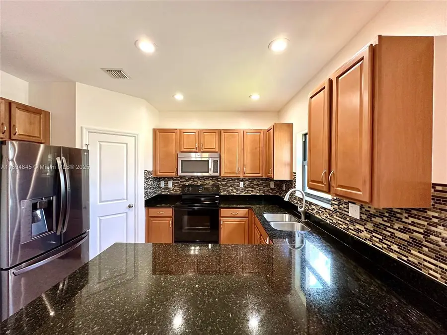 404 NE 194th Ter, Miami, FL 33179 - Image #2