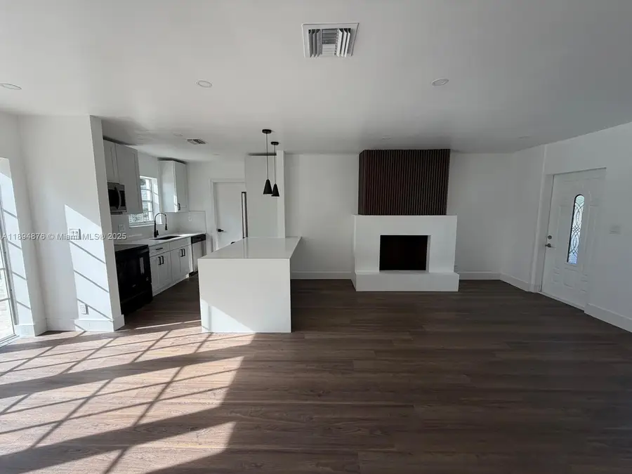 2411 SW 50th Ter, Fort Lauderdale, FL 33317 - Image #2