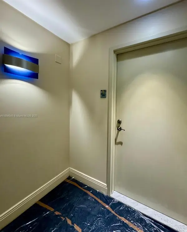 185 SW 7th St #2411, Miami, FL 33130