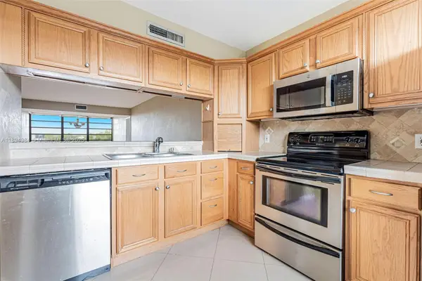 1705 Whitehall Dr #401, Davie, FL 33324