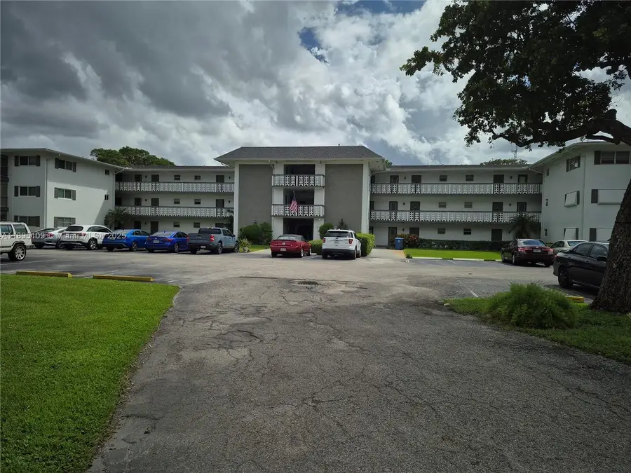 1201 Hillcrest Ct #302, Hollywood, FL 33021 - Image #2