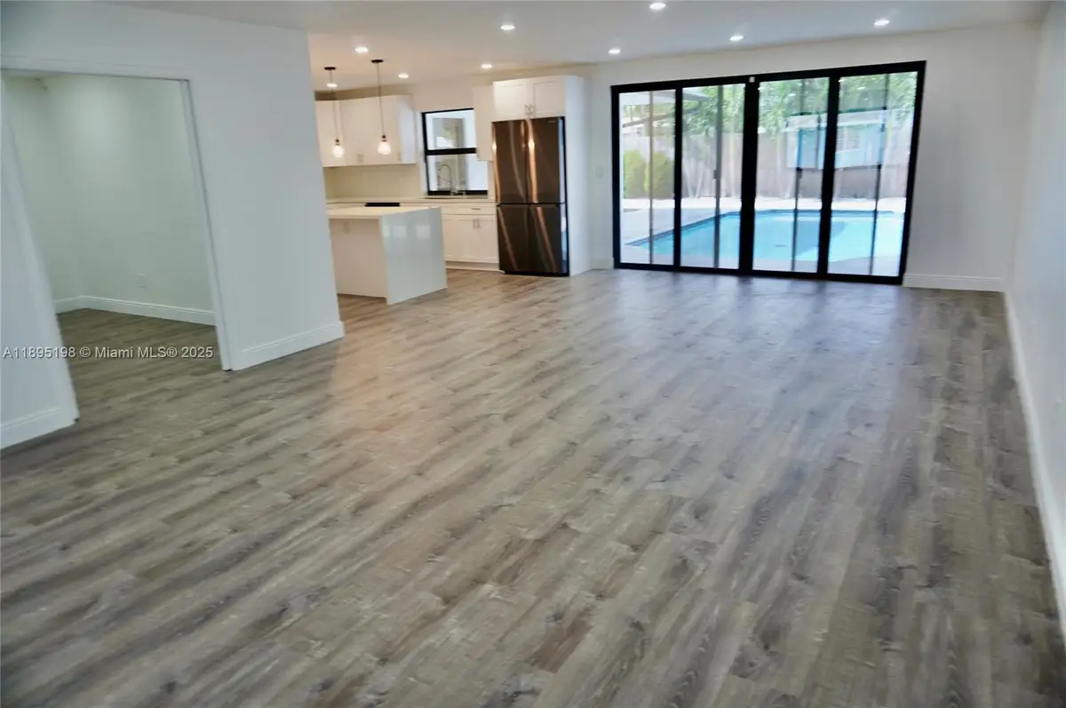 7321 Allen Dr, Hollywood, FL 33024 - Image #1