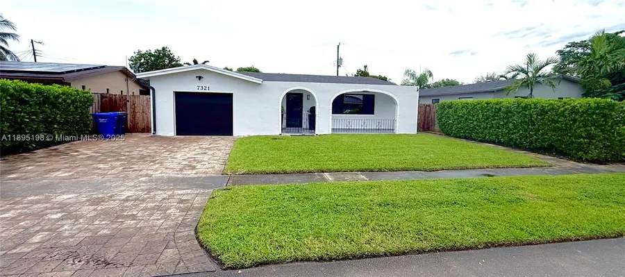 7321 Allen Dr, Hollywood, FL 33024 - Image #2