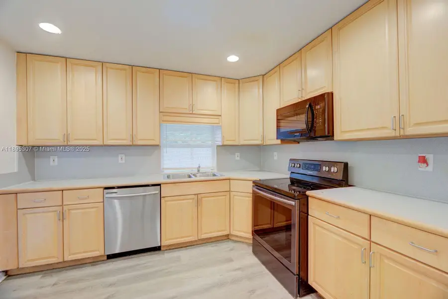 7720 NW 15th St, Pembroke Pines, FL 33024 - Image #3