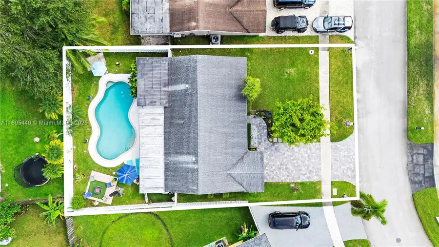 11741 NW 43rd Pl, Sunrise, FL 33323 - Image #2