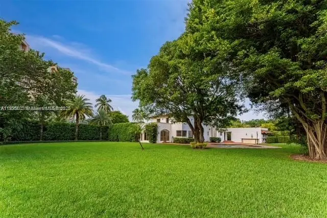 611 N Greenway Dr, Coral Gables, FL 33134 - Image #2