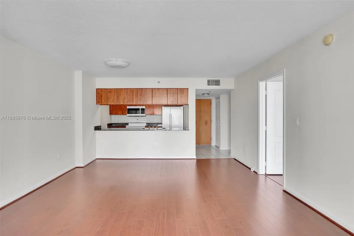 1200 Brickell Bay Dr #2821, Miami, FL 33131 - Image #1