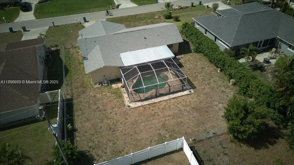 915 SE 20th St, Cape Coral, FL 33990 - #1