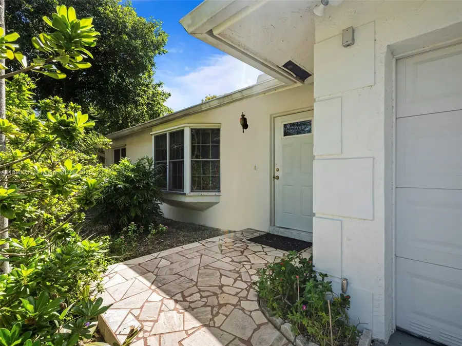 8520 SW 179th St, Palmetto Bay, FL 33157 - Image #2