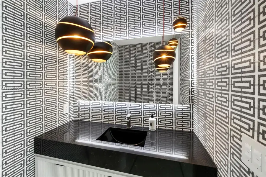 50 S Pointe Dr #TWN7, Miami Beach, FL 33139 - Image #3