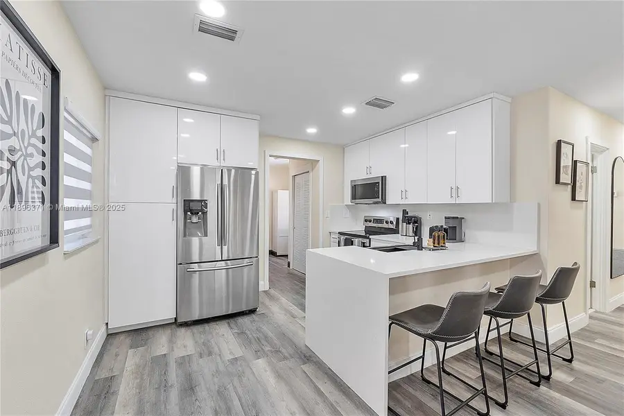 631 NE 57th St, Oakland Park, FL 33334 - Image #3