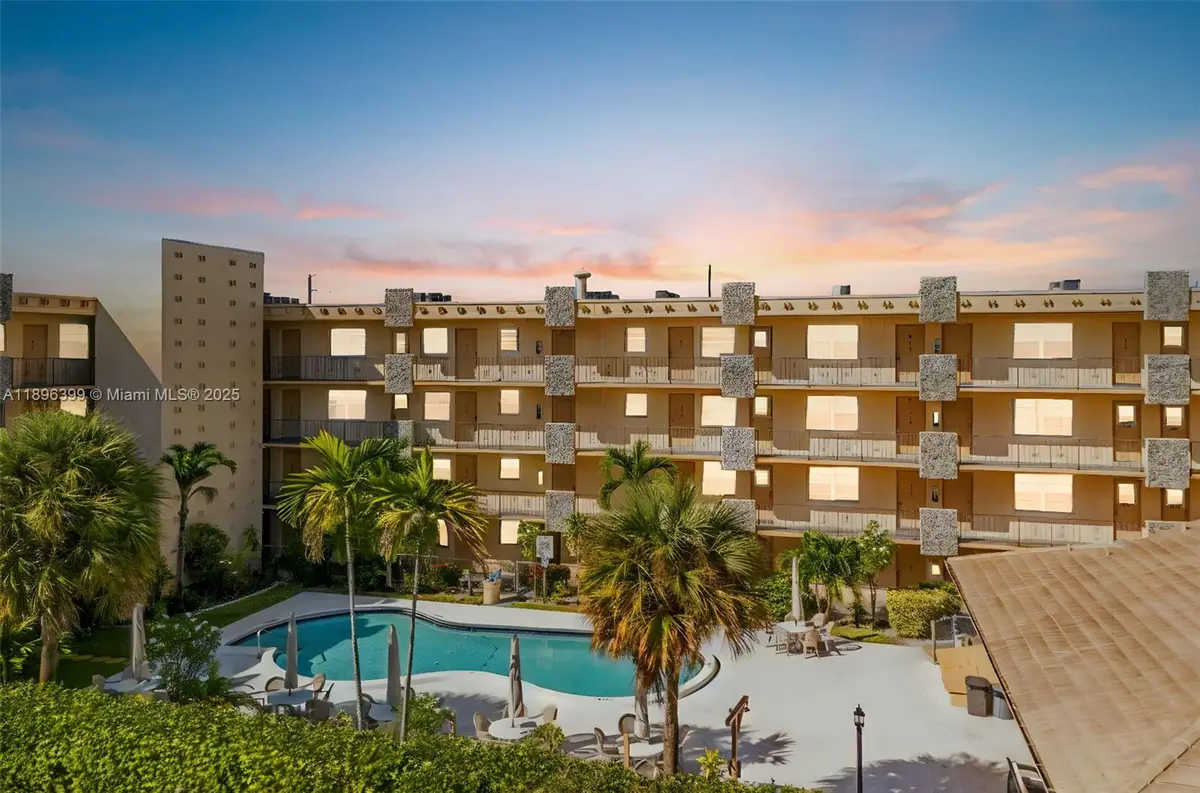 2145 Pierce St #305, Hollywood, FL 33020 - Image #1