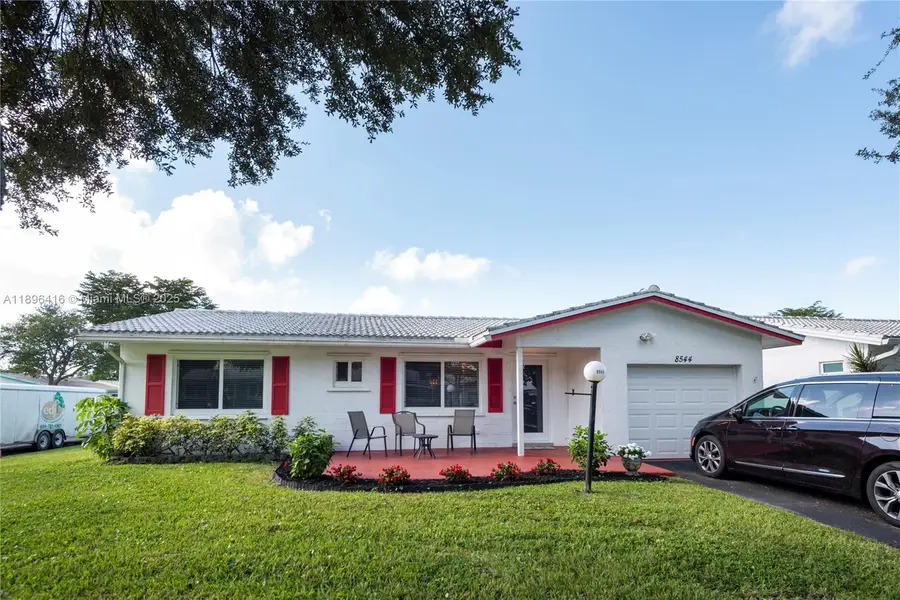 8544 N Campanelli Blvd, Plantation, FL 33322 - Image #2