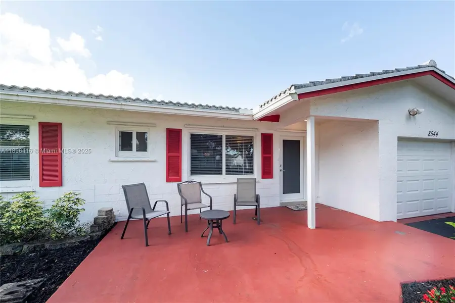 8544 N Campanelli Blvd, Plantation, FL 33322 - Image #3