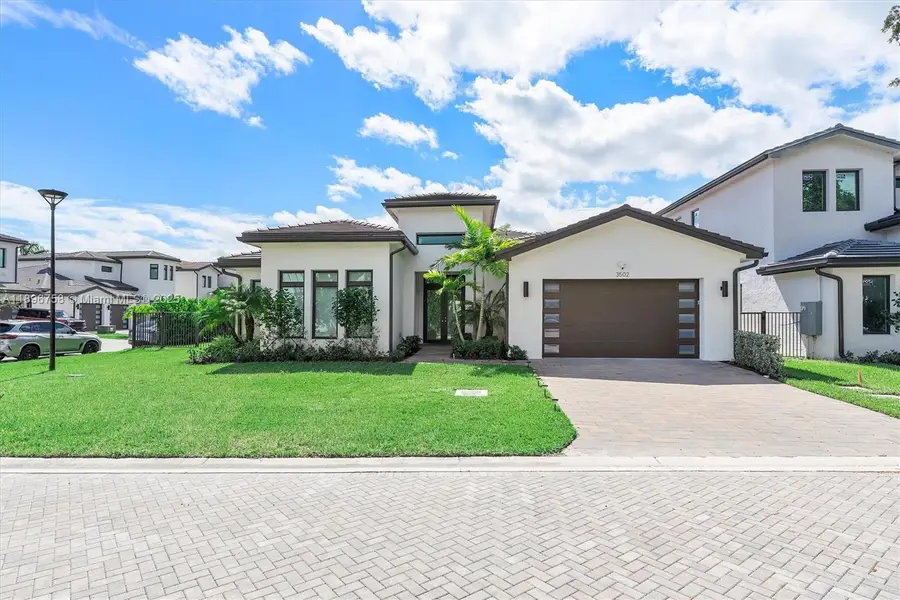 3502 N Ashwood Cir N, Hollywood, FL 33312 - Image #2