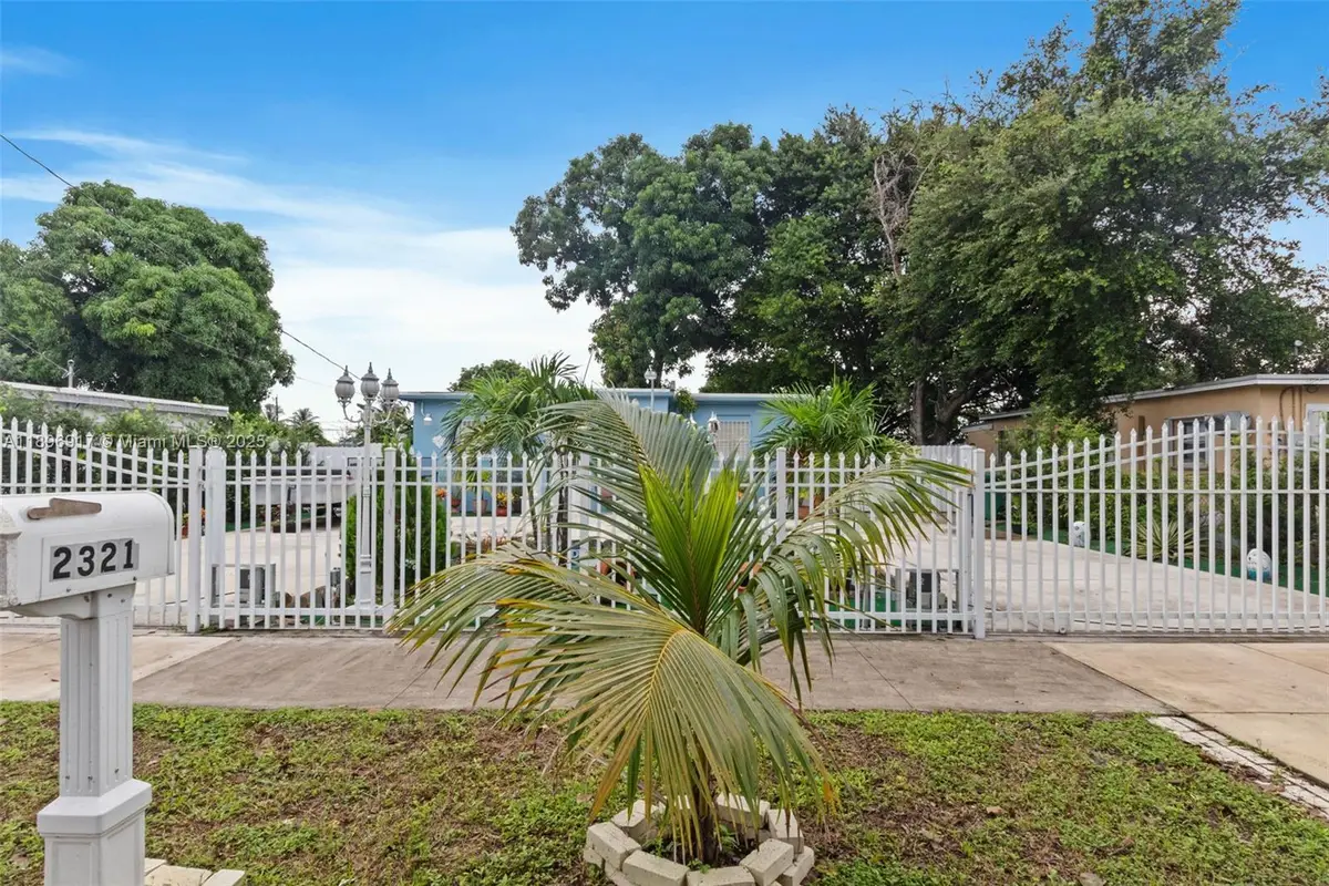 2321 NW 153rd St, Miami Gardens, FL 33054 - Image #1