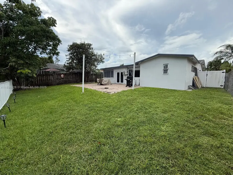 8600 NW 27th Pl, Sunrise, FL 33322 - Image #2